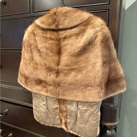Elegant Tan/Brown Mink Stole/Cape - Picture 2 of 5